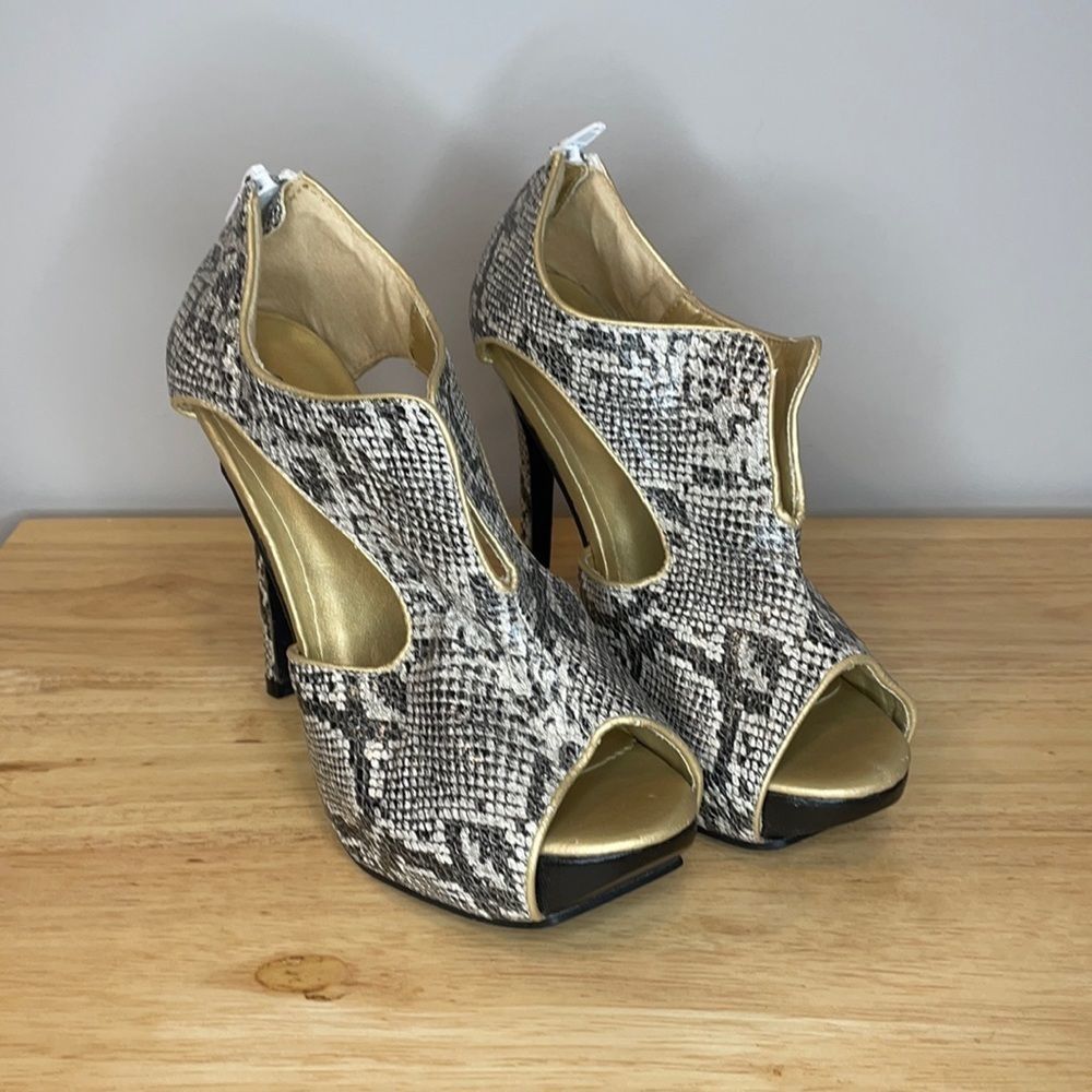 Shoe Dazzle Faux Snakeskin Elena Peep Toe High Heels Size 7.5